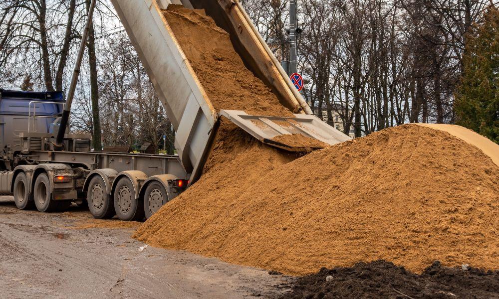 3 Tips for Calculating Dump Truck Capacity